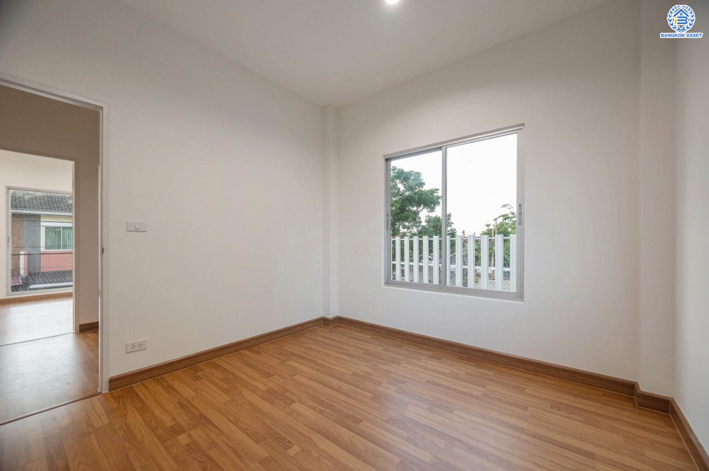 บ้านมือสอง โครงการ วิสต้าอเวนิว เพชรเกษม81 หลังมุม จาก SC Asset เนื้อที่กว้าง 31.7 ตร.ว. ฟังก์ชัน 3 ห้องนอน 2 ห้องน้ำ 1 ที่จอดรถ ราคาถูก และคุ้มค่าที่สุดในโครงการ! บนทำเลศักยภาพ เข้า-ออกหลายเส้นทาง อาทิ ถนนเพชรเกษม ถนนพุทธมณฑลสาย3 ใกล้รถไฟฟ้าสายสีน้ำเงิน(ส่วนต่อขยาย)